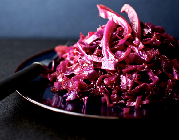 Braised red cabbage with apples