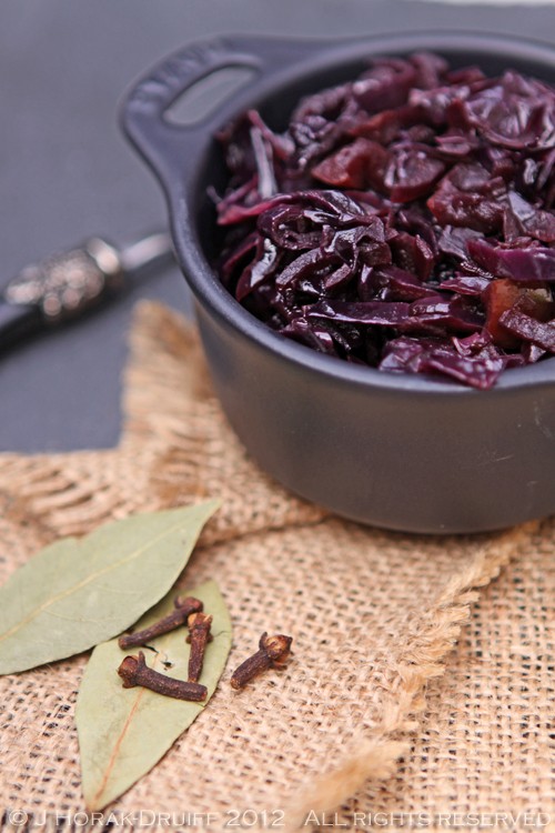 Braised red cabbage with apples (Rotkohl)