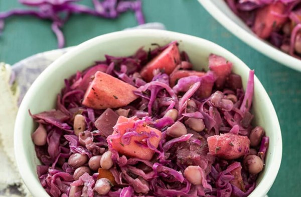 Braised red cabbage with beans