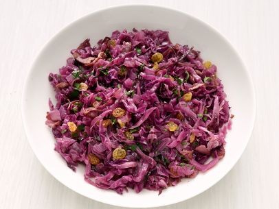 Braised red cabbage with raisins