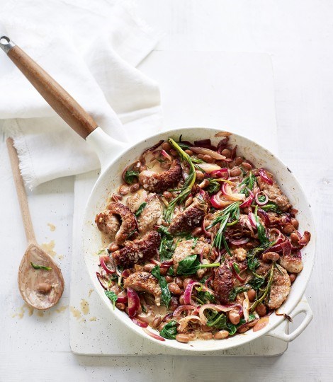 Braised sausages with borlotti beans
