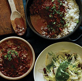 Braised shredded beef stew with red beans (Ropa vieja con frijoles colorados)