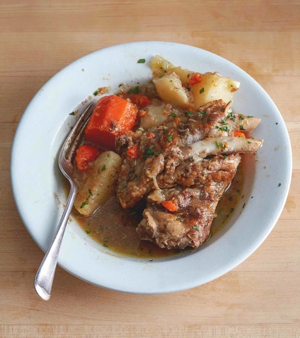 Braised spareribs with greens 