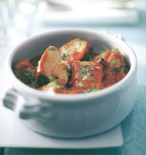 Braised tuna with tomato, garlic and mint (Tonno al ragù)