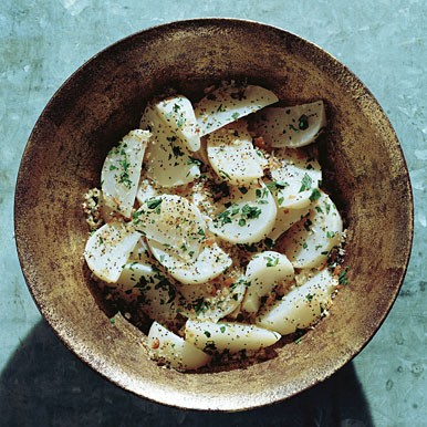Braised turnips with poppy-seed bread crumbs