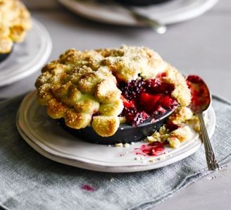 Bramley & blackberry pie 