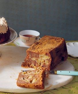 Bramley apple & clove cake
