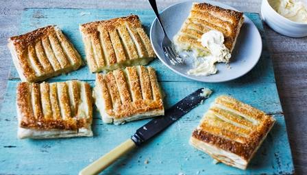 Bramley marzipan slice