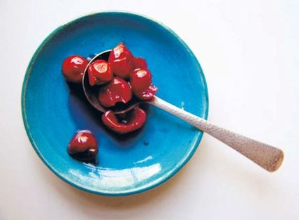 Brandied sweet cherries with red wine