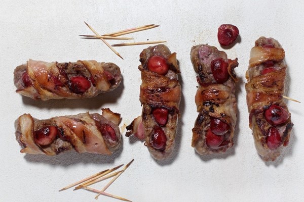 Brats with cherries and bacon