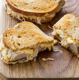 Bratwurst reuben