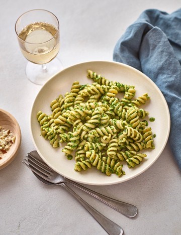 Brazil nut and wild rocket pesto pasta