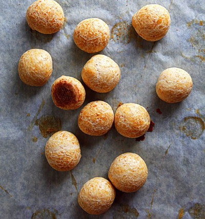 Brazilian cheese bread (Pão de queijo)