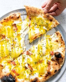 Brazilian mashed potato pizza