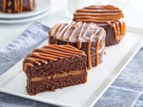 Brazilian spiced chocolate-honey cakes (Pao de mel)