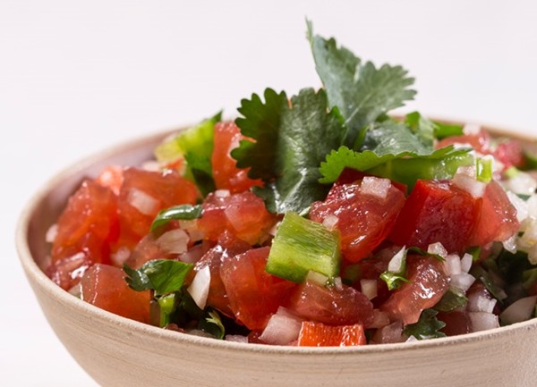 Brazilian tomato salsa (Molho à campanha)