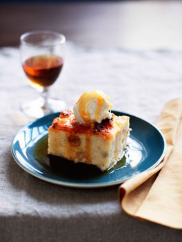 Bread and Sauternes pudding with cinnamon and apple custard