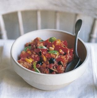 Bread and vegetable salad (Panzanella)
