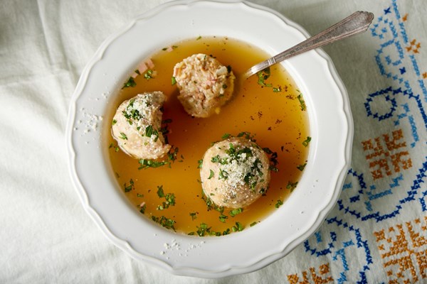 Bread dumplings in broth (Canederli in brodo)