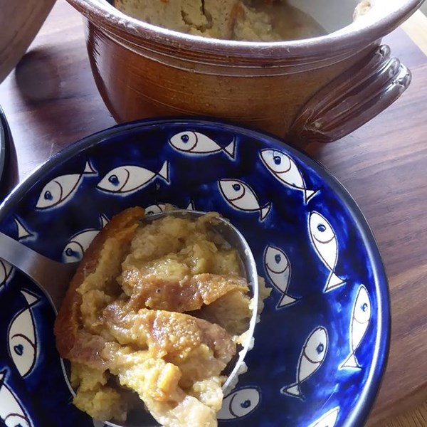 Bread melted in chicken bouillon (Le mourtairol)
