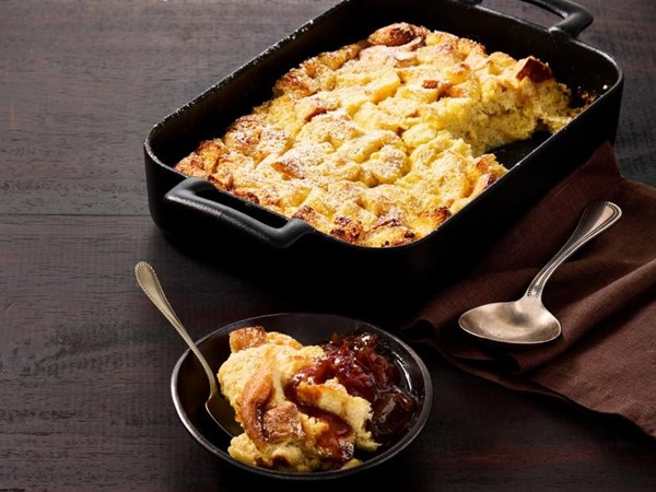 Bread pudding with date compote 