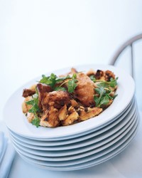 Bread salad with currants and pine nuts