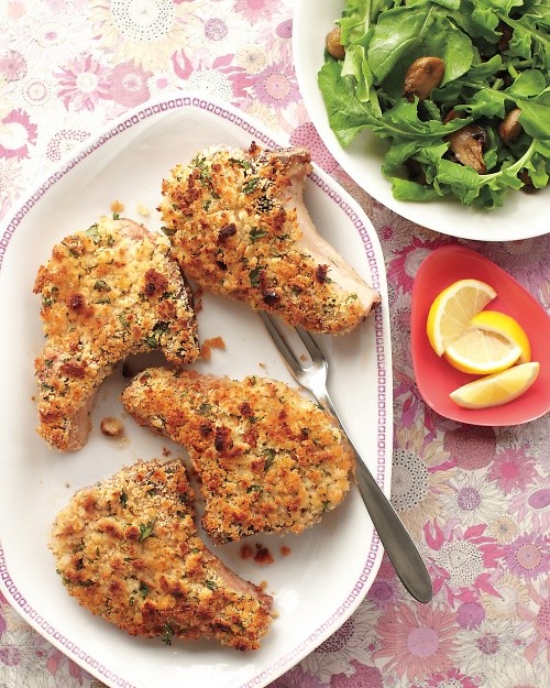 Breaded pork chops with mushroom-arugula salad