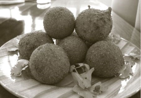 Breaded yuca balls (Bolitas de yuca apanandas)