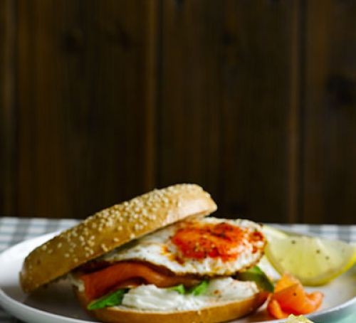 Breakfast bagel club