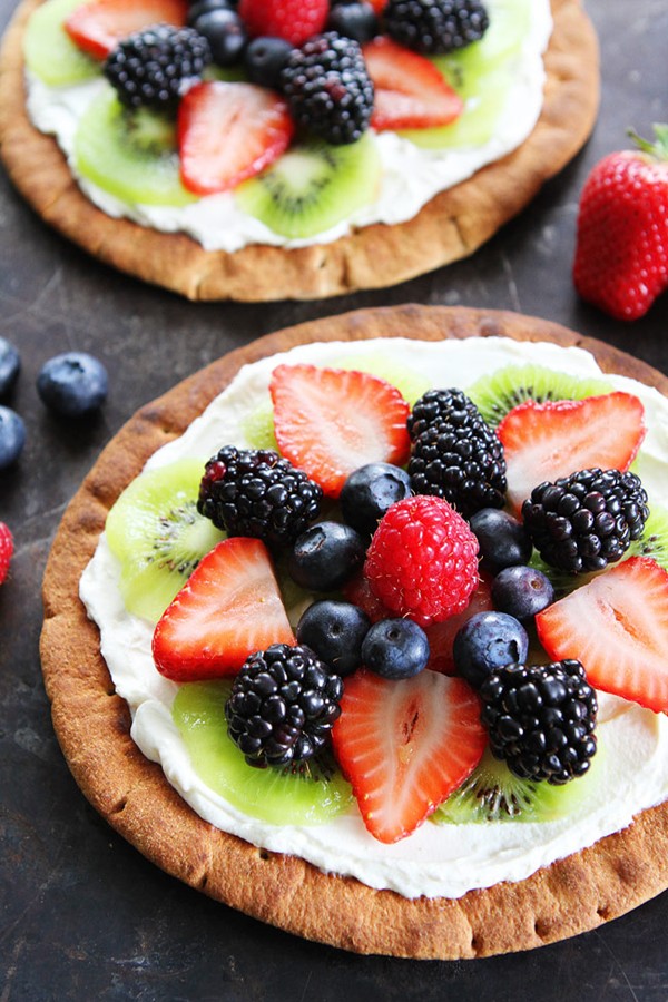 Breakfast fruit pizzas