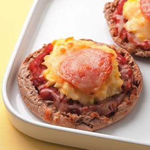 Breakfast mini pizzas
