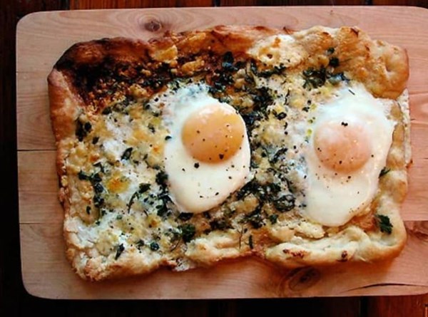 Breakfast pizza