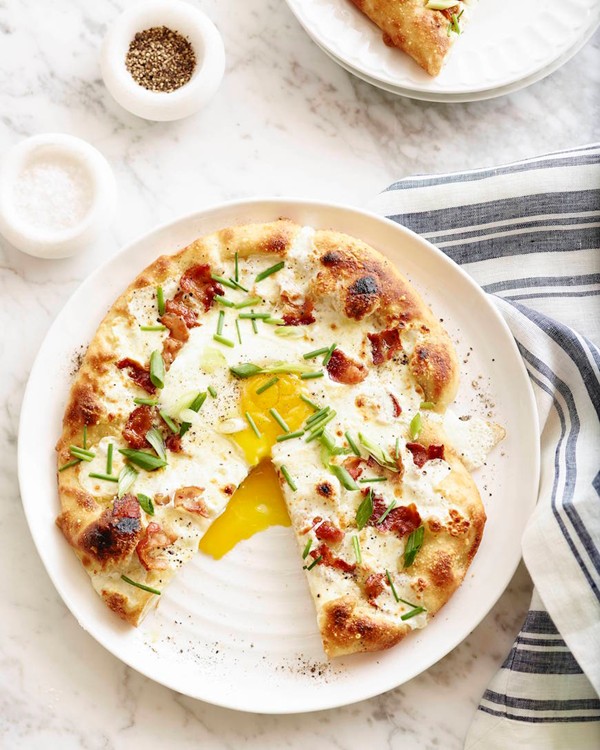 Breakfast pizza