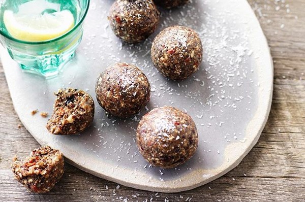 Breakfast protein balls