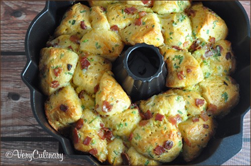 Breakfast pull-apart bread