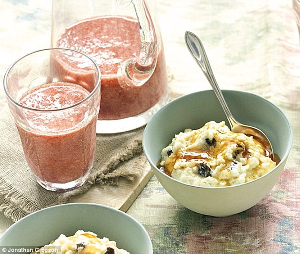 Breakfast quinoa with raisins and honey