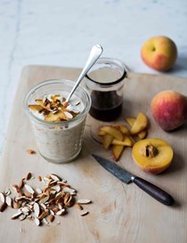 Breakfast: Rye and vanilla malt overnight oats