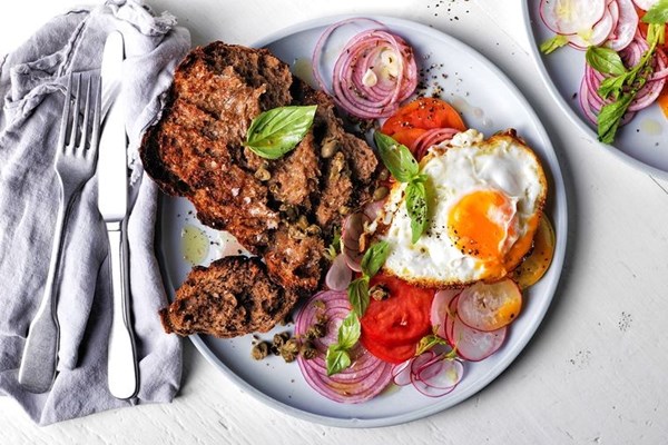 Breakfast rye panzanella