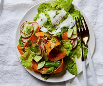 Breakfast salad with avocado & eggs