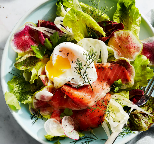 Breakfast salad with smoked salmon & poached eggs