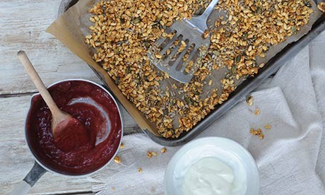 Breakfast sundae with honey granola
