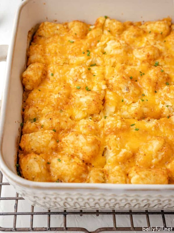Breakfast tater tot casserole