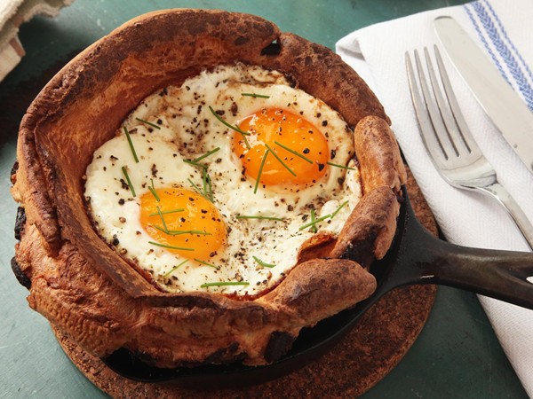Breakfast Yorkshire puddings with bacon and fried eggs (Eggy puds)