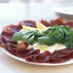 Bresaola with arugula and mozzarella