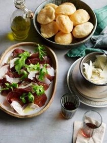 Bresaola with rocket and Parmesan (Bresaola con rucola e Grana)