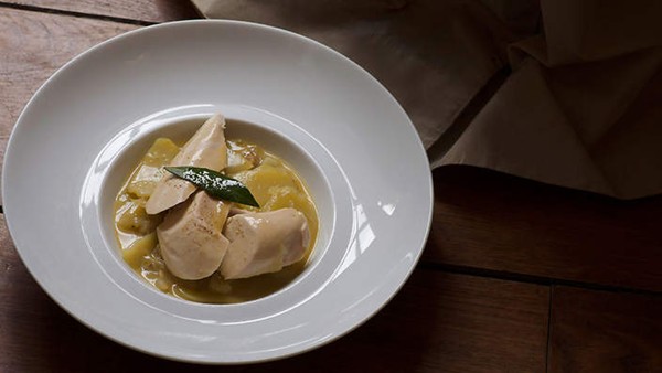 Bresse chicken in yellow wine (Poulet de Bresse au vin jaune)