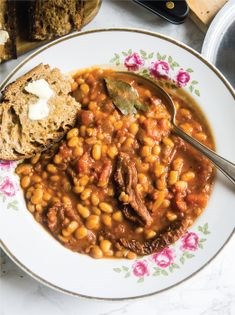 Breton beans with dried tomatoes (Fasolka po bretońsku)