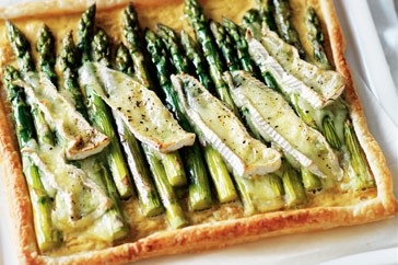 Brie & asparagus tart