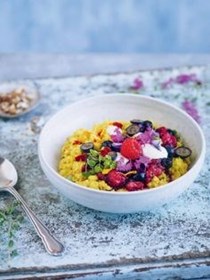 Bright healing turmeric porridge & warm berries