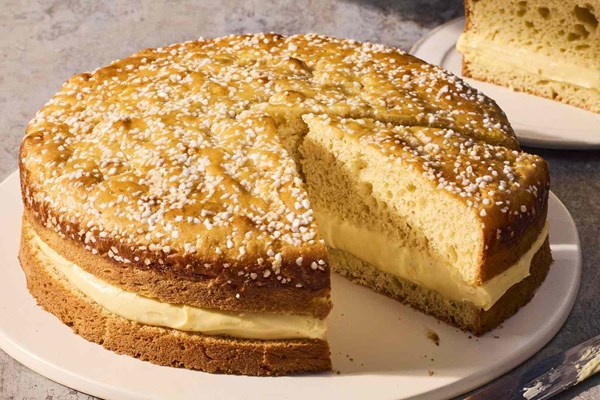 Brioche cake with pastry cream (Tarte Tropézienne)